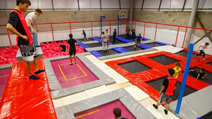 Прыжки в батутном центре в Краснодаре. Сервис Ultra Подарки. Купить подарочный сертификат на батутный центр. Подарите прыжки на батуте для детей и взрослых в Краснодаре. Сервис UltraPodarki.ru 8 800 505 95 30. Батутный центр Краснодар, батутный центр, прыжки на батуте Краснодар, купить батут Краснодар, батут, батут Краснодар