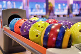 Игра в боулинг в Краснодаре.Ultra Подарки. Игра в боулинг в Краснодаре. Сервис: UltraPodarki.ru 8 800 505 95 30. Игра в боулинг, игра в боулинг Краснодар, боулинг Краснодар, купить боулинг Краснодар, играть в боулинг, играть в боулинг Краснодар