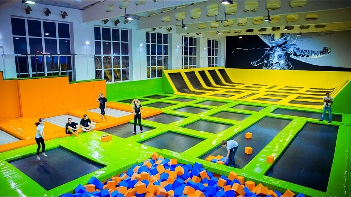 Прыжки в батутном центре в Краснодаре. Сервис Ultra Подарки. Купить подарочный сертификат на батутный центр. Подарите прыжки на батуте для детей и взрослых в Краснодаре. Сервис UltraPodarki.ru 8 800 505 95 30. Батутный центр Краснодар, батутный центр, прыжки на батуте Краснодар, купить батут Краснодар, батут, батут Краснодар