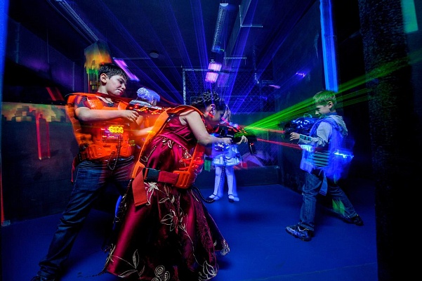 Игра в лазертаг в Краснодаре. Сервис Ultra Подарки. Купить лазертаг в городе Краснодарf. Попробуйте лазерный пейнтбол в лазертаг клубе. Цены на лазертаг. Сервис: UltraPodarki.ru 8 800 505 95 30. Лазертаг в Краснодаре, купить лазертаг Краснодар, лазертаг, купить лазертаг, лазерный пейнтбол Краснодар, лазертаг для детей Краснодар, лазертаг клуб, лазертаг клуб Краснодар