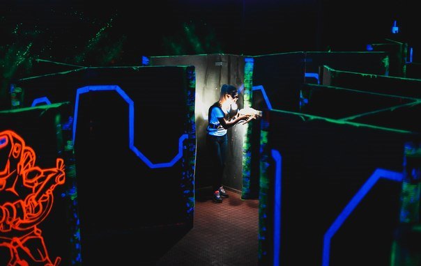 Игра в лазертаг в Краснодаре. Сервис Ultra Подарки. Купить лазертаг в городе Краснодарf. Попробуйте лазерный пейнтбол в лазертаг клубе. Цены на лазертаг. Сервис: UltraPodarki.ru 8 800 505 95 30. Лазертаг в Краснодаре, купить лазертаг Краснодар, лазертаг, купить лазертаг, лазерный пейнтбол Краснодар, лазертаг для детей Краснодар, лазертаг клуб, лазертаг клуб Краснодар