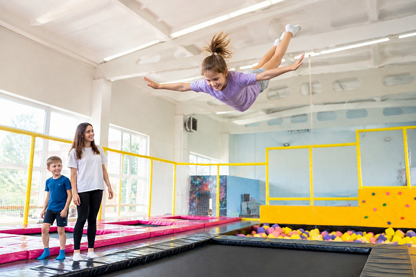  Батутный центр Crazy Jump в Краснодаре. Сервис Ultra Подарки. Купить подарочный сертификат в батутный центр Crazy Jump, попробуйте прыжки на батуте в Краснодаре. Сервис UltraPodarki.ru 8 (800) 555 95-30.. Батутный центр Crazy Jump, батутный клуб Crazy Jump, батутный центр, батутный центр цены, батутный центр в Краснодаре,  батутный парк, батут прыгать, прыжки +на батуте, батут Краснодар, батут спорт