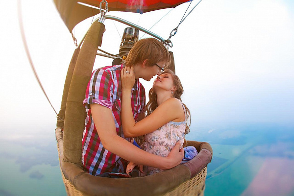 Романтическое свидание на воздушном шаре в Краснодаре. Ultra Подарки. Купить романтическое свидание на воздушном шаре в Краснодаре. Подарите самым близким незабываемые моменты и признайтесь в искренних чувствах. Сервис UltraPodarki.ru 8-800-505-95-30. Романтическое свидание на воздушном шаре в Краснодаре, свидание в Краснодаре, свидание на воздушном шаре, сертификат на свидание на воздушном шаре, сертификат на свидание в Краснодаре, купить свидание, купить свидание Краснодар, первое свидание, девушка свидание, воздушный шар, полет на воздушном шаре