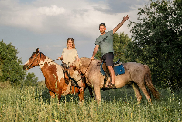 Конная прогулка для двоих в Краснодаре. Подарочные сертификаты Ultra Подарки. Купить оригинальный подарок или подарочный сертификат на Конную прогулка для двоих в Краснодаре. Сервис UltraPodarki.ru 8-800-505-9530. Катание на лошадях, Прогулка на лошади, Прогулка на лошадях для двоих,кони, конный клуб, конный клуб Horse Travel, конная прогулка, конная прогулка в Краснодаре