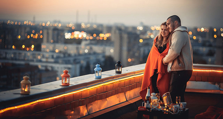 Романтическое свидание на крыше в Краснодаре. Ultra Подарки. Купить романтическое свидание на крыше в Краснодаре. Подарите самым близким незабываемые моменты и почувствуйте друг друга ещё ближе. Сервис UltraPodarki.ru 8 800 505 95 30. Романтическое свидание на крышев Краснодаре, свидание на крышев Краснодаре, свидание, сертификат на свидание на крыше, сертификат на свидание в Краснодаре, купить свидание на крыше, купить свидание Краснодар