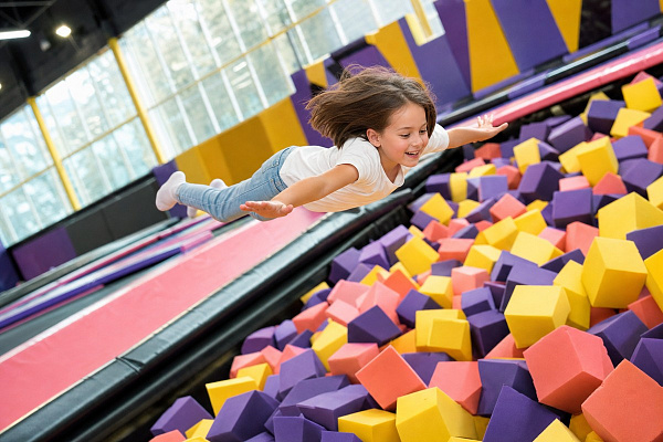  Батутный центр Crazy Jump в Краснодаре. Сервис Ultra Подарки. Купить подарочный сертификат в батутный центр Crazy Jump, попробуйте прыжки на батуте в Краснодаре. Сервис UltraPodarki.ru 8 (800) 555 95-30.. Батутный центр Crazy Jump, батутный клуб Crazy Jump, батутный центр, батутный центр цены, батутный центр в Краснодаре,  батутный парк, батут прыгать, прыжки +на батуте, батут Краснодар, батут спорт