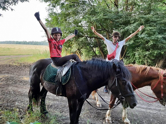 Конная прогулка для двоих в Краснодаре. Подарочные сертификаты Ultra Подарки. Купить оригинальный подарок или подарочный сертификат на Конную прогулка для двоих в Краснодаре. Сервис UltraPodarki.ru 8-800-505-9530. Катание на лошадях, Прогулка на лошади, Прогулка на лошадях для двоих,кони, конный клуб, конный клуб Horse Travel, конная прогулка, конная прогулка в Краснодаре