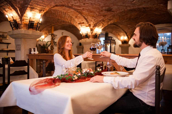 Романтическое свидание в ресторане в Краснодаре. Ultra Подарки. Купить романтическое свидание в ресторане в Краснодаре. Подарите самым близким незабываемые моменты и признайтесь в искренних чувствах. Сервис UltraPodarki.ru 8-800-505-95-30. Романтическое свидание в ресторане в Краснодаре, свидание в Краснодаре, свидание в ресторане, сертификат на свидание в ресторане, сертификат на свидание в Краснодаре, купить свидание, купить свидание Краснодар, первое свидание, девушка свидание, хороший ресторан, романтический ресторан, романтический вечер, романтический ужин, романтические любимому, романтическая музыка