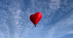 Романтическое свидание на воздушном шаре-сердце